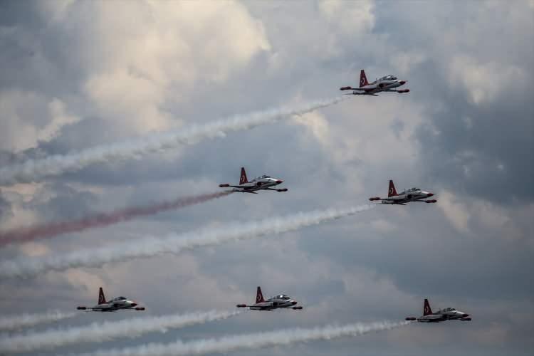 <p>Türk Silahlı Kuvvetleri adına konuşan 2. Kolordu Komutanı Tümgeneral Mustafa Oğuz da 106 yıl önce bugün Çanakkale Boğazı'nın denizden geçilemeyeceğinin tüm dünyaya gösterildiğini vurguladı.</p>

<p> </p>
