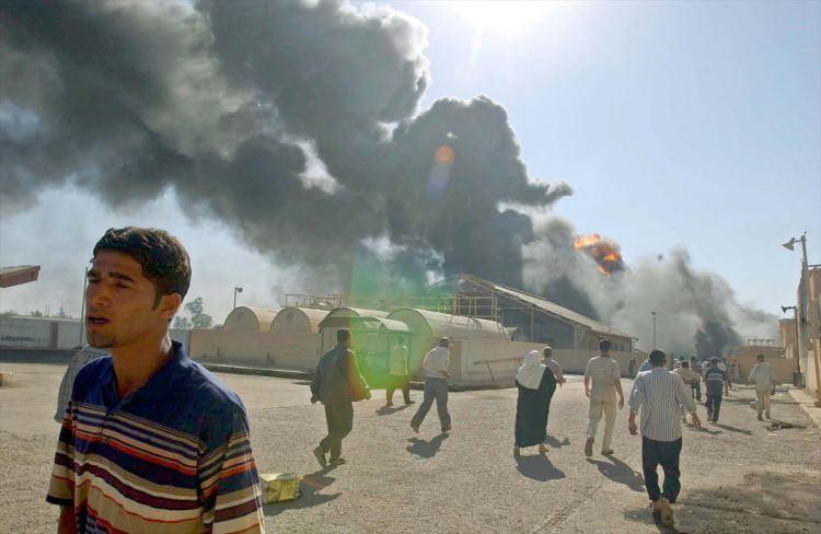 <p><strong>Savaşın faturası sivillere kesildi</strong></p>
<p>Irak'ta işgalle birlikte başlatan ABD askerlerinin varlığı yaklaşık 9 yıl sonra 18 Aralık 2011'de son buldu. Ülkeyi kanlı bir kaosa sürükleyen işgal, sayıları net olarak bilinmemekle birlikte binlerce sivilin hayatını kaybetmesine, çok daha fazlasının göç etmesine yol açtı.</p>