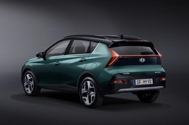 <p>Aracın arka tarafında daha önce Hyundai modellerinde görmeye alışık olmadığımız yeni bir tasarım çizgisiyle karşılaşıyoruz.</p>