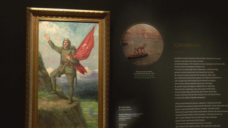 <p>Milli Saraylar İdaresi'ne bağlı Beşiktaş'taki Resim M&uuml;zesi'nin 34 salonundan biri, Milli M&uuml;cadele ve &Ccedil;anakkale Zaferi'ne ayrıldı. &Ccedil;anakkale Zaferi'nin 106'ncı yılı olması dolayısıyla bug&uuml;n ziyarete a&ccedil;ılan &Ccedil;anakkale Salonu'nda, b&uuml;y&uuml;k zaferin hangi şartlarda kazanıldığını g&ouml;steren 10 eser sergileniyor. Sergilenen eserler arasında en dikkat &ccedil;ekici olanlarından biri ise, Bahriyeli İsmail Hakkı'ya ait, 1915 tarihli '&Ccedil;anakkale Deniz Savaşı' adlı yağlıboya tablo.&nbsp;</p>
