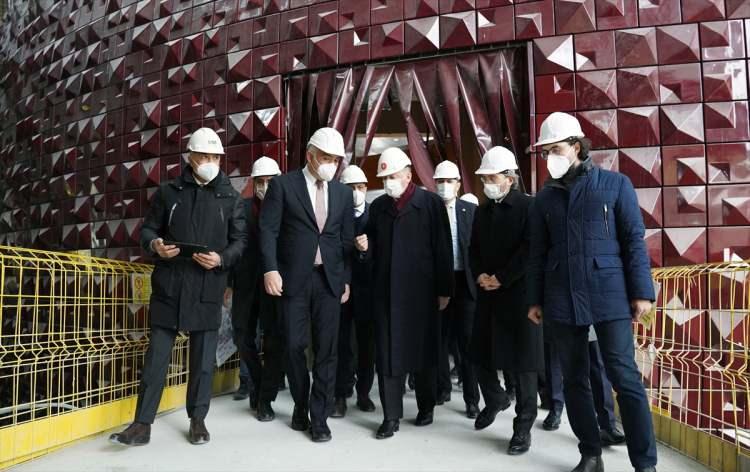 <p>Cumhurbaşkanı Erdoğan, Taksim'de inşaatı ve genel işçiliğinin yüzde 99'u tamamlanan camide incelemelerde bulundu.</p>