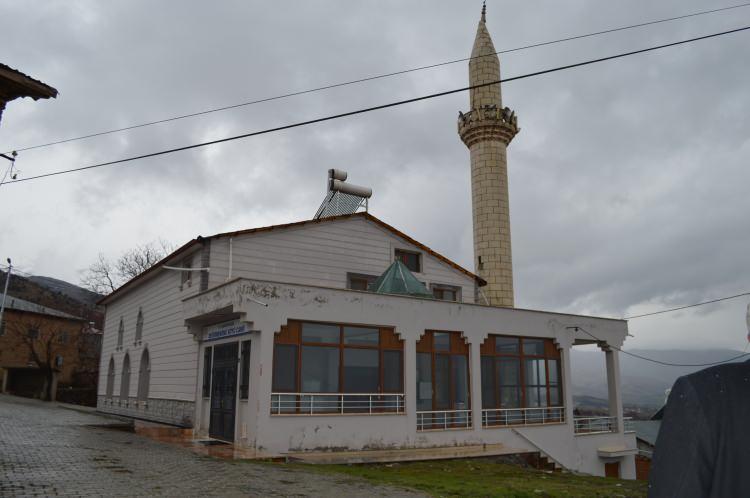 <p>Muhtar Ergün, tabelayı yaklaşık 5 ay önce koronavirüs vakalarının yaygın olduğu dönemde jandarma ekiplerinin önerisiyle astıklarını belirterek, "Köyümüze dışarıdan gelenlerin koronavirüs getirip, diğer vatandaşları mağdur etmemeleri için astık. </p>
