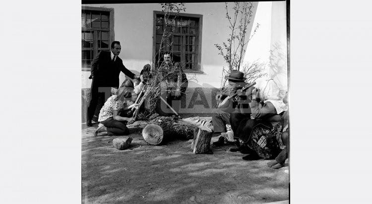 <p>1894</p>
<p>Asıl adı Veysel Şatıroğlu olan Aşık Veysel, Sivas`ın Şarkışla ilçesine bağlı Sivrialan köyünde dünyaya geldi.</p>