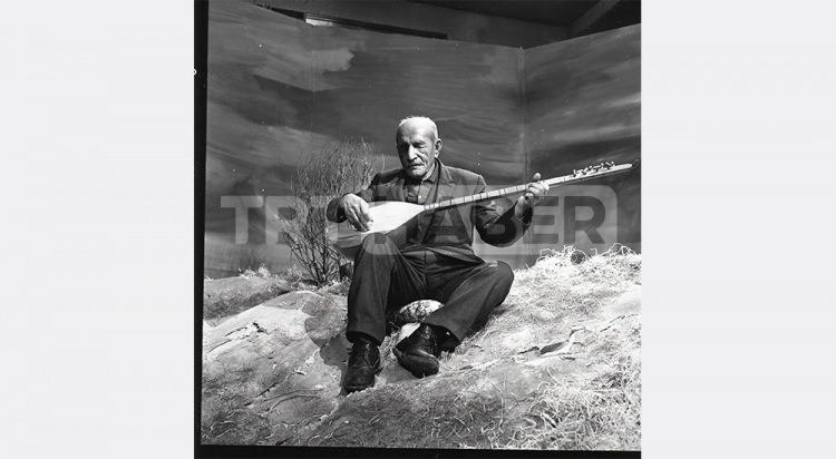 <p>1931</p>
<p>Ozanın adı, ilk defa 5 Ocak 1931`de Tecer tarafından düzenlenen "Sivas Aşıklar Bayramı"nda duyuldu.</p>