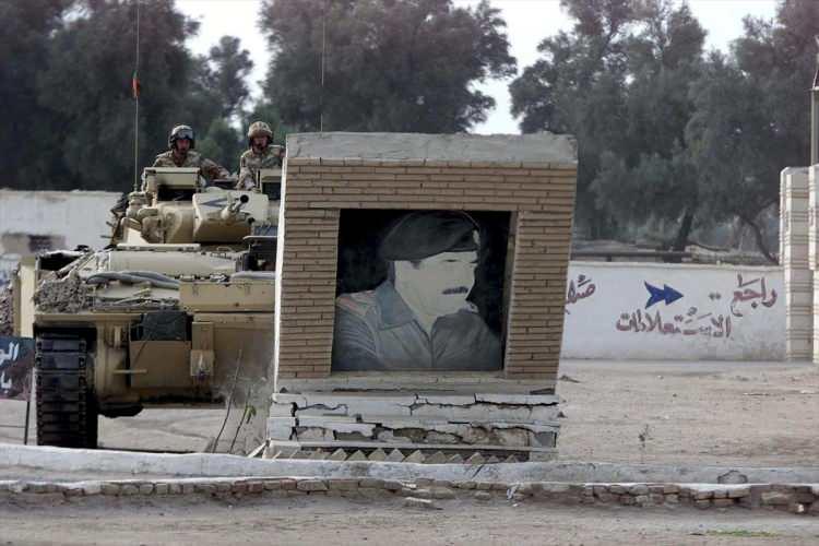 <p><strong>DEAŞ'ın ortaya çıkması ve 5 milyon iç göçmen </strong></p>
<p>ABD'nin 3 yıl öncesinde terk ettiği Irak'ta büyük yıkımlara yol açan DEAŞ, ülkenin üçte birine tekabül eden Musul, Enbar ve Salahaddin vilayetleriyle Diyala ve Kerkük'ün bir kısmında hakimiyet sağladı.</p>