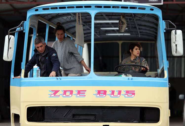 <p>Otobüs karavan için çok sade, minimal ve bohem bir tasarım anlayışını benimsediklerini dile getiren Şen, şu bilgileri paylaştı:</p>
