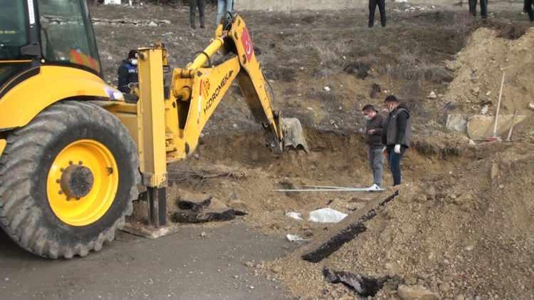 <p>Karabük'ün Safranbolu ilçesindeki Safranbolu Aile Mezarlığı'nda izinsiz kazı yapıldığı ihbarı üzerine Kültür Varlıklarını Koruma Bölge Kurulu tarafından inceleme başlatıldı.</p>
