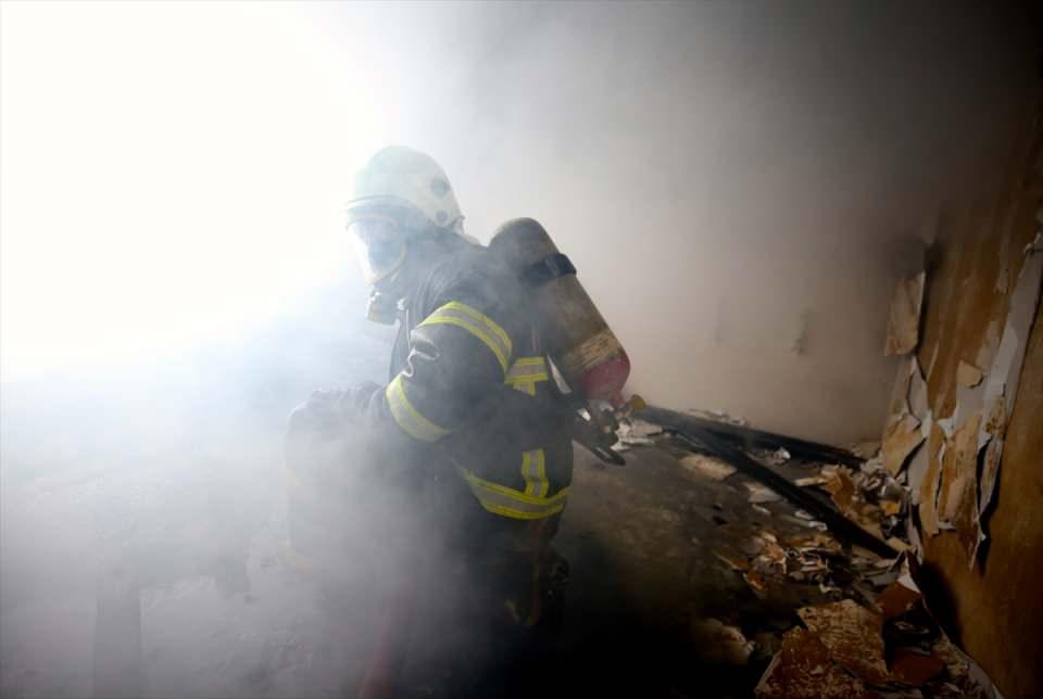 <p>D&uuml;zce'de AFAD, 112 Acil Servis, UMKE, itfaiye, Kızılay ve g&ouml;n&uuml;ll&uuml; kurtarama ekiplerinin katılımıyla yapılan deprem tatbikatı ger&ccedil;eğini aratmadı.</p>
