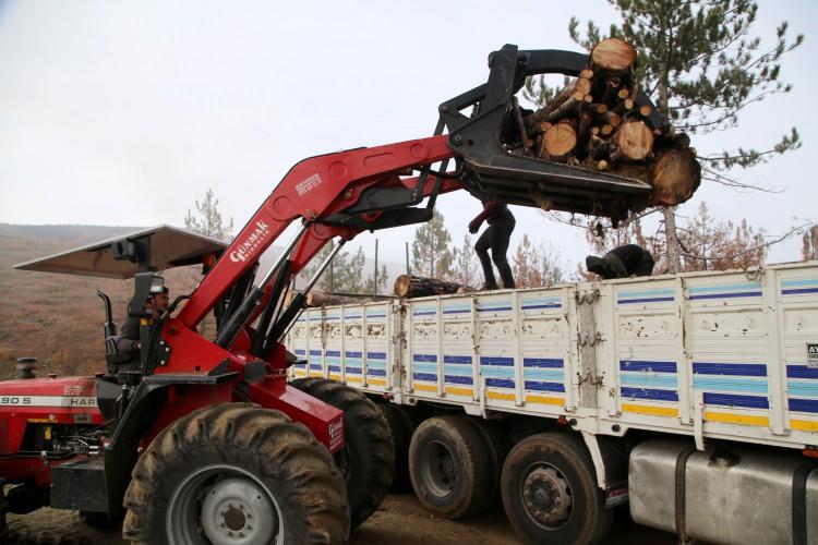 <p>B&ouml;lgede titiz bir &ccedil;alışma y&uuml;r&uuml;t&uuml;ld&uuml;ğ&uuml;n&uuml; vurgulayan &Ccedil;elikbaş, "&Ouml;nce işletme şeflerimiz ve m&uuml;hendislerimizden oluşan bir&nbsp;ekip oluşturduk. Bu ekipler&nbsp;damgalama işlemini tamamladı. Damga bittikten sonra temizleme &ccedil;alışması başlatıldı." dedi.</p>
