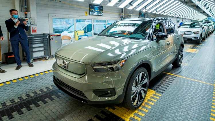 <p>İsveçli Volvo'nun da ABD ve Çin'deki tesislerinde çip tedariki nedeniyle geçici olarak üretimin durduğu açıklandı.</p>
