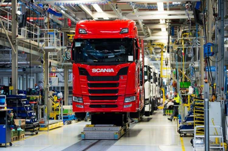 <p>Volkswagen'in sahibi olduğu kamyon markası Scania bu ayın başında çip kıtlığı nedeni ile üretimi durdurmak zorunda kalabileceğini açıklamıştı.</p>