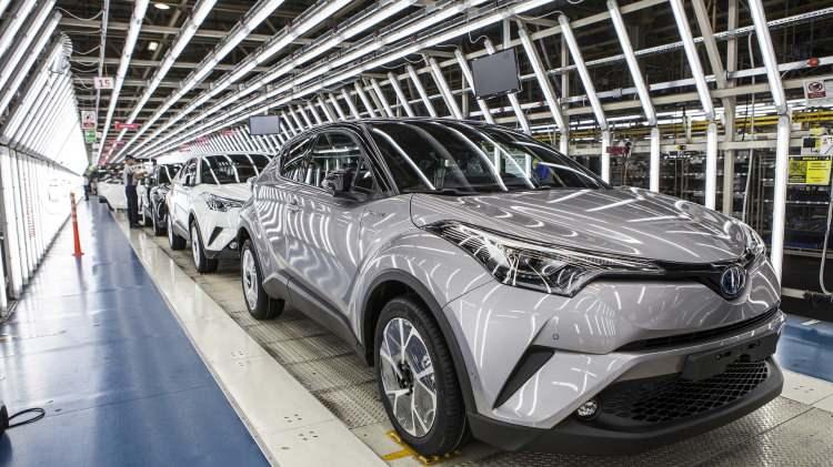 <p>Toyota'dan yapılan açıklamada, şirketin Kentucky, Batı Virginia ve Meksika'daki tesislerinde bir hafta süreyle üretime ara verildiği kaydedildi.</p>
<p>Verilen bilgiye göre, Toyota'nın ve Lexus'un Camry, Camry Hybrid, Avalon, Avalon Hybrid, RAV4 Hybrid, Lexus ES 350, Lexus ES 300h, Tacoma modelleri üretime verilen aradan etkilenecek.</p>
<p> </p>
<p> </p>