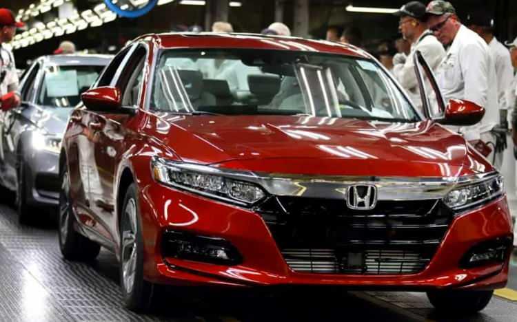 <p>Honda, devam eden mikroçip arzındaki daralma ve olumsuz hava koşulları dolayısıyla tedarik zincirinde yaşanan sorunlar nedeniyle ABD ve Kanada'daki otomobil fabrikalarında üretimi bir hafta durdurma kararı aldı.</p>