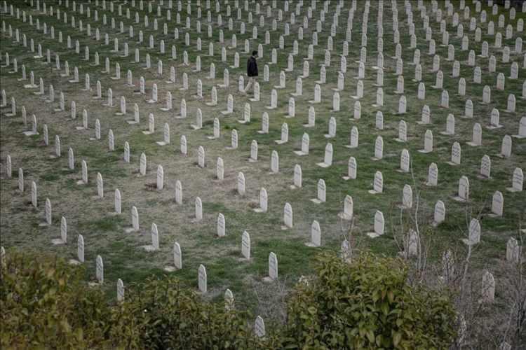 <p>Irak'taki Baas rejimi ve devrik lider Saddam Hüseyin'in talimatıyla Halepçe'nin 16 Mart 1988'de kimyasal silahlarla bombalanmasının üzerinden 33 yıl geçti. Fotoğrafta, Halepçe Anıt Mezarı görülüyor. ( Muhammet Jalal - Anadolu Ajansı )</p>

<p> </p>
