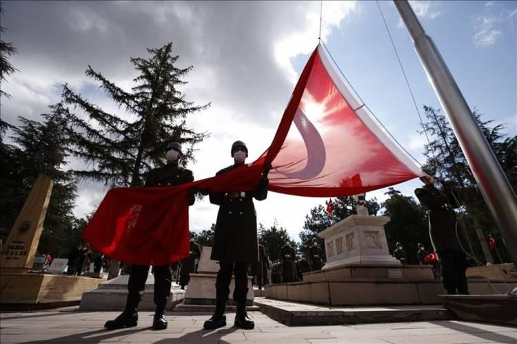 <p>Cebeci Askeri Şehitliği'nde "18 Mart Şehitleri Anma Günü" dolayısıyla tören düzenlendi. Törende, şehitliğe çelenk koyulması, saygı duruşu ve İstiklal Marşı'nın okunmasının ardından şehitler için saygı atışı yapıldı. ( Mehmet Ali Özcan - Anadolu Ajansı )</p>

<p> </p>
