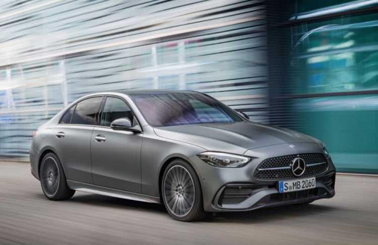 <p>Mercedes-Benz, yeni nesil C-Serisi’ni üç benzinli, üç dizel, bir de plug-in hibrit motor seçeneğiyle satacak. Tamamı dört silindirli olan motor gamında benzin kanadı 1.5 turbo C180’de 170; 2.0 turbo C300’de ise 258 bg güç sunacak. Araya konumlanan 1.5 turbo C200 ise 204 bg üretecek.</p>
