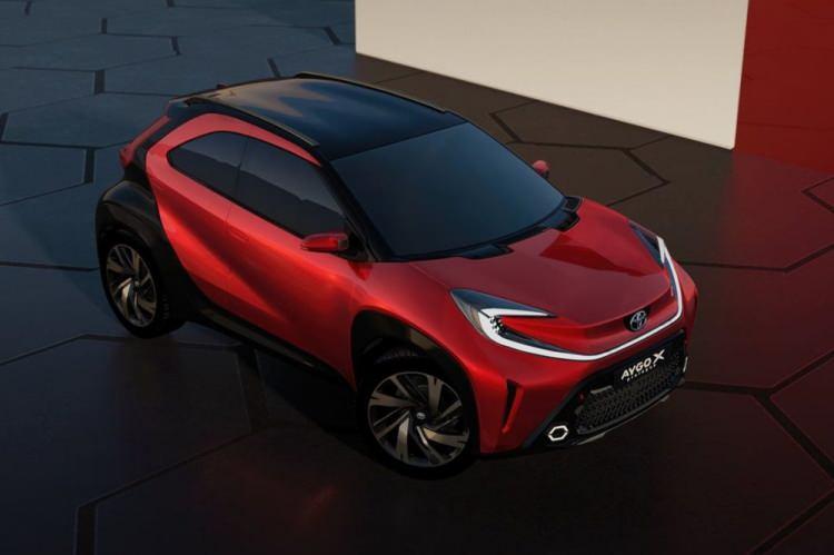 <p>Aygo X Prologue 4 farklı "çift-renk teması" ile geliyor. Sunulan renkler ise Chilli Kırmızı, Ginger Sarı, Wasabi Yeşili ve Karabiber Siyahı.</p>
