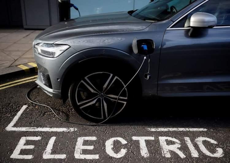 <p>Volvo ve Lotus'un sahibi olan Çinli şirket, Salı günü Zeekr markasını Çin'in elektrikli araçlara (EV'ler) yönelik talebinden yararlanmak için duyurdu.</p>

<p> </p>

