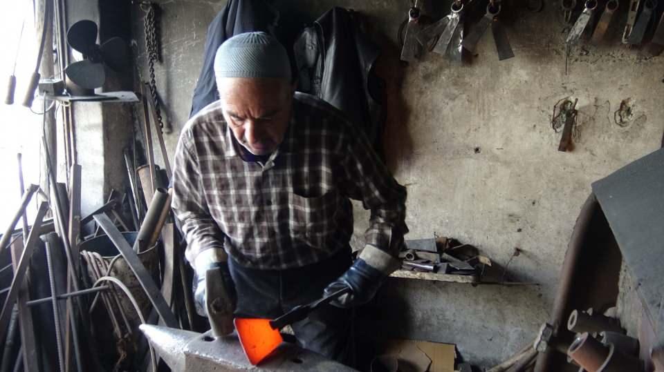 <p>Mesleğin, eskiden zengin bir iş olduğuna dikkat çeken Abdullah Sayış, "10 çocuğu büyüttüm sonra onları evlendirdim. Şu ana kadar kimseye muhtaç olmadım. Bu mesleği çok seviyorum" dedi.</p>