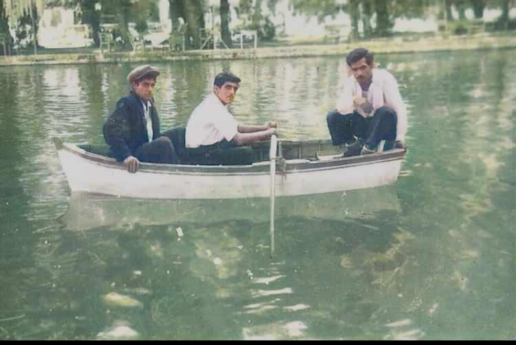 <p>Aynzeliha gölü'nde sandal keyfi yapan bir arkadaş grubu. Şanlıurfa 1950</p>
