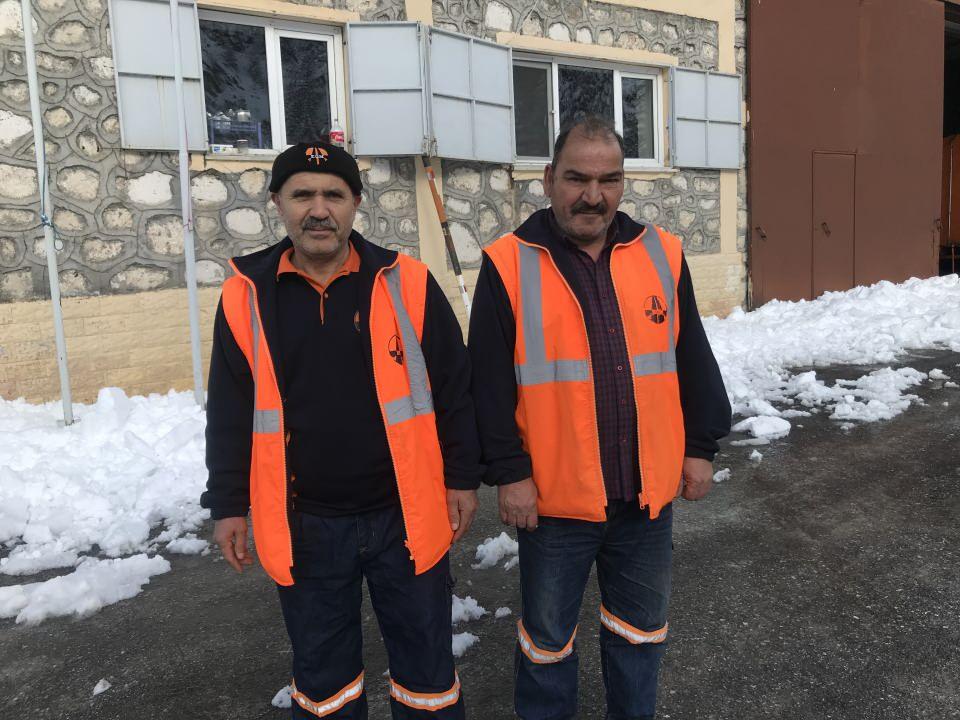 <p>Yeri geliyor evimize günlerce gidemiyoruz. Fakat biz çalışmaktan mutluluk duyuyoruz. Karayolları 3. Konya Bölge Müdürlüğünün en iyi araçları buradadır" diye konuştu.</p>
