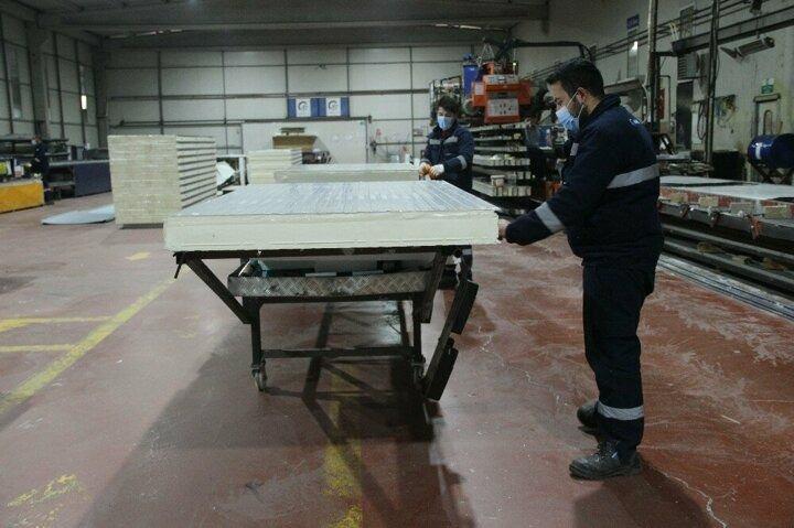 <p>Yaklaşık 2 metre genişliğe, 2 metre 30 santimetre yüksekliğe sahip olan 10 metreküp hacme sahip soğuk hava odaları, firma tarafından dünyanın farklı noktalarında 70’den fazla ülkeye satılıyor. Firma yeni geliştirdiği ürünüyle Avrupa pazarına da hakim olmayı planlıyor.</p>
<p> </p>