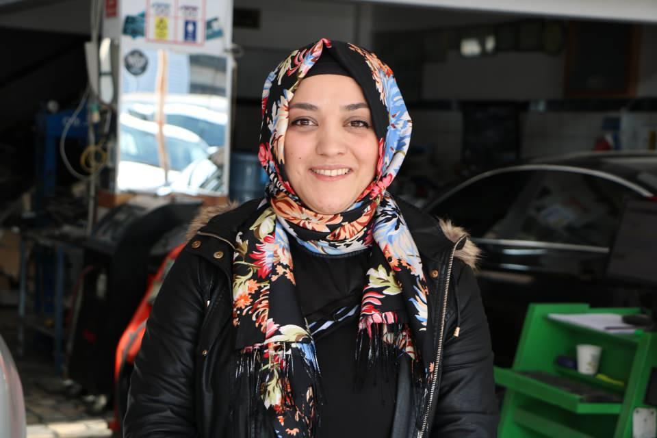 <p><strong>‘BU İŞİ YAPMAKTAN KEYİF ALIYORUZ’</strong></p>
<p>İş yerini kapatmanın ya da kiraya vermenin babalarını üzeceğini bildikleri için çalıştırmaya devam eden Kevser Çetin Sonbahar (36), “Kardeşlerimizle beraber zaten küçükken çalışmıştık. Buradaki iş durumuna ve gidişata hakimdik. Bunun devamında da biz bu işi yaparız diyerek karar aldık. </p>