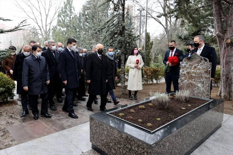 <p>MHP Genel Başkanı Devlet Bahçeli, partinin kurucu Genel Başkanı Alparslan Türkeş'in anıt mezarına ziyarette bulunarak, dua etti.</p>

<p> </p>
