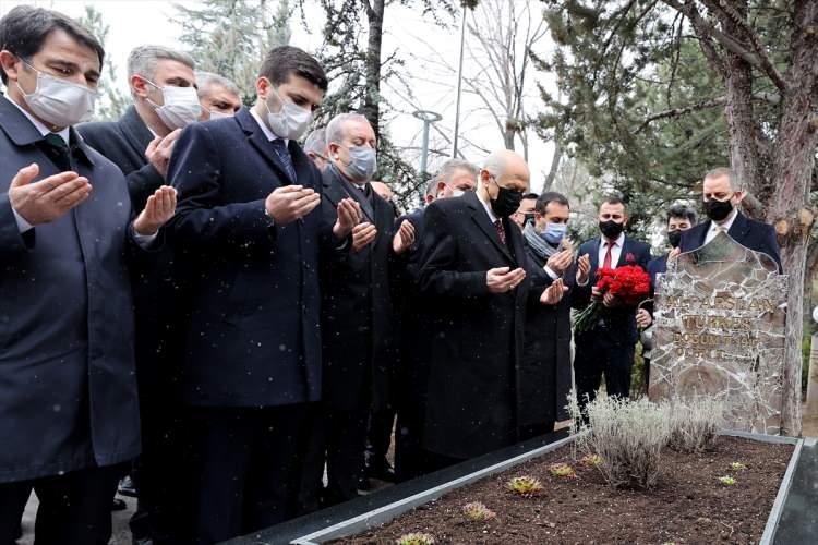 <p>Bahçeli, ziyaretin ardından parti genel merkezinde başkanlık edeceği MYK ve MDK toplantısına katılmak için anıt mezardan ayrıldı. </p>
