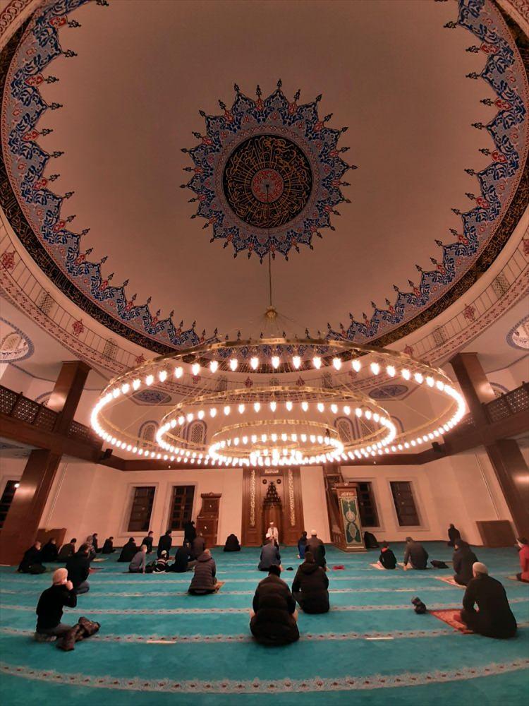 <p>Ardahan'da Berat Kandili Serhat Ulu Camisi'nde dualarla idrak edildi.</p>
<p> </p>