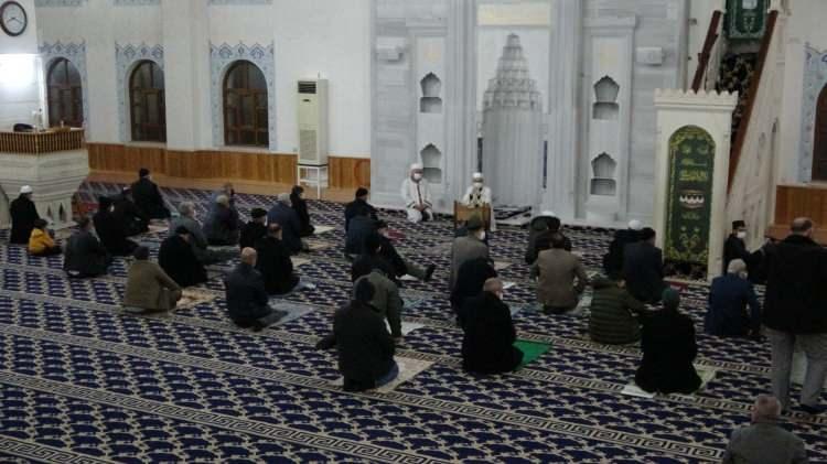 <p>Ramazan ayının müjdecisi olan Berat Kandili tüm yurtta olduğu gibi Çankırı’da da dualarla eda edildi.</p>
