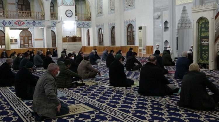 <p>Ramazan ayının müjdecisi olan Berat Kandili tüm yurtta olduğu gibi Çankırı’da da dualarla eda edildi.</p>
