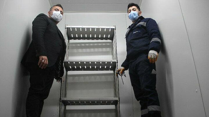 <p>Covid-19 sürecinde insanların gıda stoku için ihtiyaç duyduğu soğuk hava depoları, Sivas'ta yerli üretim yapan bir firma tarafından Avrupa'nın yarı fiyatına üretilip 70 ülkeye ihraç ediliyor.</p>