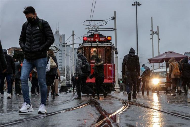 <p>İstanbul'da akşam saatlerinde başlayan yağış, Taksim Meydanı ve İstiklal Caddesi civarında etkili oldu. ( Mehmet Eser - Anadolu Ajansı )</p>

<p> </p>
