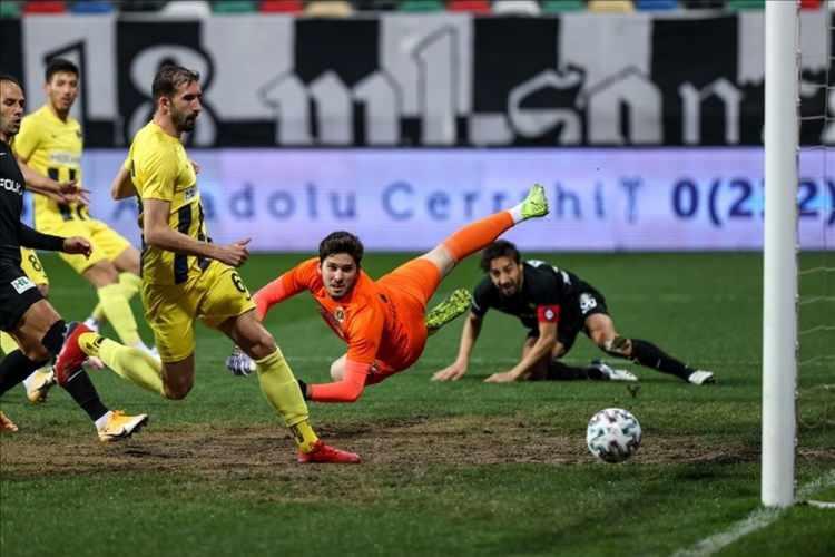 <p>TFF 1. Lig'de 27. haftanın açılış maçında Altay ile diğer İzmir temsilcisi Menemenspor, Bornova Aziz Kocaoğlu Stadı'nda karşılaştı. Altay'dan İbrahim Öztürk (38) attığı golün ardından sevincini takım arkadaşları ile paylaştı. ( Mahmut Serdar Alakuş - Anadolu Ajansı )</p>

<p> </p>
