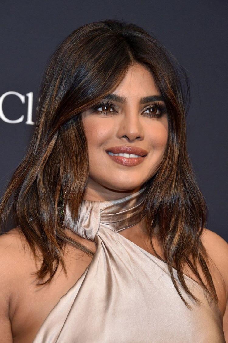 <p>Chopra şu ifadeleri kullandı: "Bana çoğu zaman sorulurdu, New York'ta Hint mutfağının yemekleri nerede, harika bir atmosferle gerçekten harika Hint yemeklerini nerede yemeye gidersiniz? Bu harika bir soru ama bunun cevabı yok demeye devam ettim. Sonunda 'Eğer bir cevap yoksa, belki de cevabı yaratmalıyım' dedim"</p>

<p> </p>

<p> </p>
