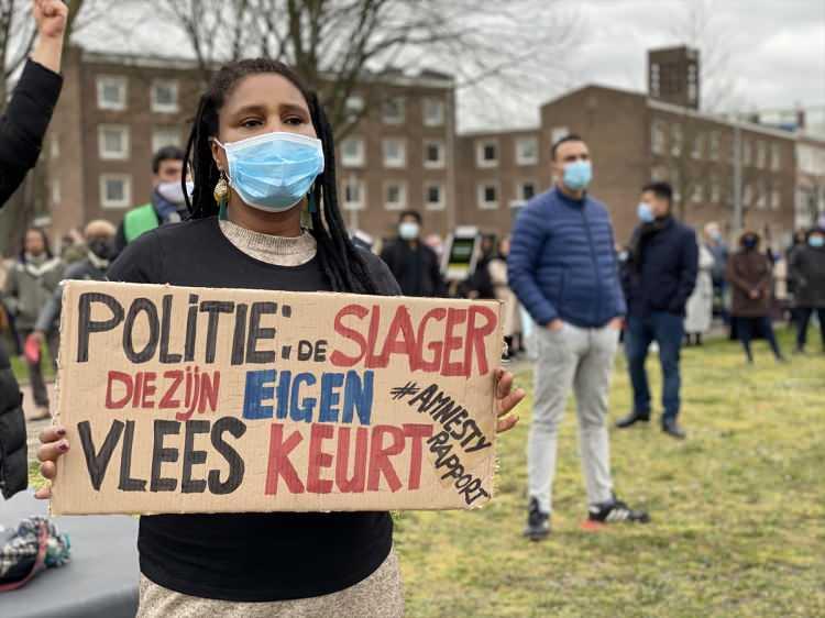 <p>25 Mart'ta, Hollanda polisinin sosyal medya gruplarında yaptıkları yazışmalarda, Hümeyra E'nin ölümüyle ilgili "bir Türk daha azaldı" ifadesini kullandığı basına yansımıştı. </p>
