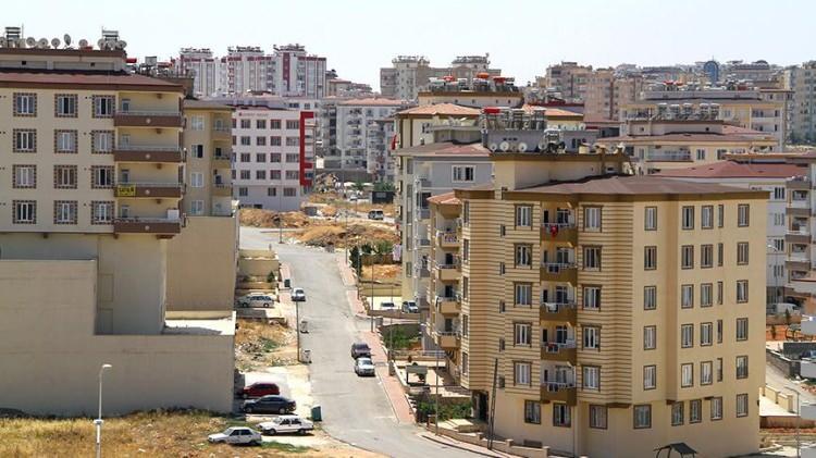 <p>Yaşanan artışa tepki gösteren vatandaşlar, "Pandemi nedeniyle kente öğrenci akını yok. Hatta tam aksine salgın sürecinde İstanbul'dan göç yaşandı. Bu neyin artışı?" diyerek tepkisini gösterdi. </p>
