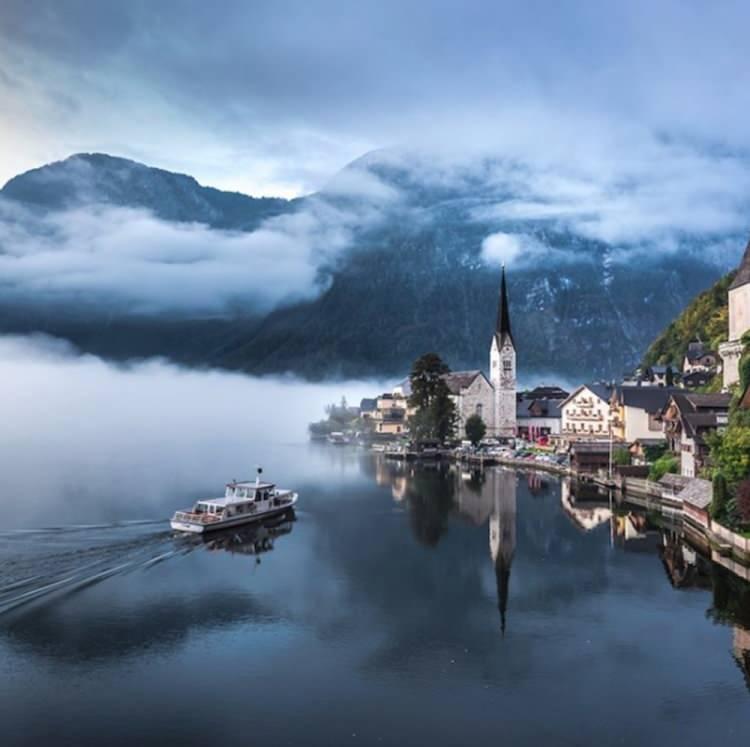 <p><strong>25- ALPLER'DE MASAL GİBİ BİR GÖL KASABASI "HALLSTATT" / AVUSTURYA</strong></p>
