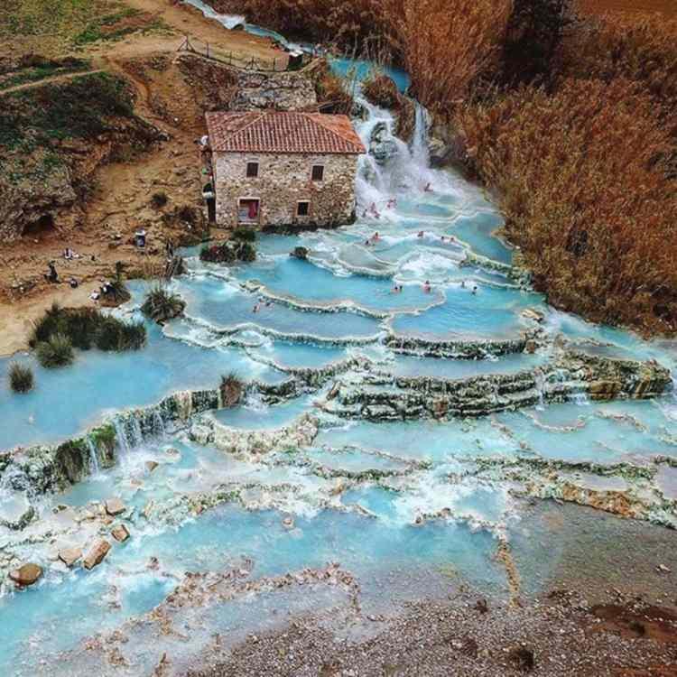 <p><strong>29- SATURNIA'NIN TERMAL BANYOLARI / TOSKANA - İTALYA</strong></p>
