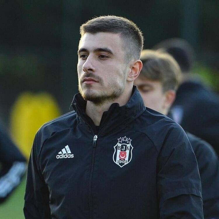 <p>DORUKHAN TOKÖZ </p>
<p>3 sezondur Beşiktaş forması giyen Dorukhan Toköz, henüz siyah beyazlı takım ile yeni sözleşme imzalamadı ve sezon sonunda bonservissiz bir şekilde takımdan ayrılabilir. Dorukhan ile Fenerbahçe ve İspanyol takımlarının ilgisi var.Takımı: Beşiktaş Piyasa değeri: 5 milyon euro</p>