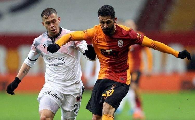 <p>EMRE AKBABA </p>
<p>3 yıldır Galatasaray forması giyen Emre Akbaba'nın da sözleşmesi bu sezon sonunda bitiyor. Galatasaray ile Emre Akbaba henüz yeni sözleşme konusunda anlaşmadı. Sarı kırmızılılar, Emre Akbaba ile yeni sözleşme imzalamazsa 28 yaşındaki futbolcu serbest kalacak.Takımı: Galatasaray Piyasa değeri: 2 milyon euro</p>
