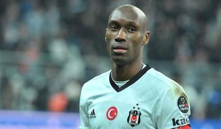<p>ATIBA HUTCHINSON </p>

<p>Beşiktaş'ın 38 yaşındaki kaptanı Atiba, hala futbol oynayacak düzeyde. Beşiktaş'ın Atiba ile yeni sözleşme imzalaması bekleniyor.Takımı: Beşiktaş Piyasa değeri: 500 bin euro</p>
