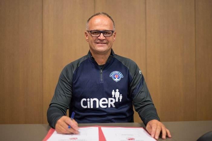 <p>Kasımpaşa | İrfan Buz anlaşamadı</p>

<p>Süper Lig'de ilginç bir ayrılık yaşandı. Kasımpaşa ile 13 Kasım tarihinde anlaşma sağlayan İrfan Buz, 14 gün aranın ardından istifa ettiğini açıkladı. Yaptığı açıklamada İrfan Buz, "Büyük hedeflerimizin örtüştüğünü düşündüğümüz Kasımpaşa SK ile çıktığımız yola, yaşanan gelişmeler sonrasında kulüp içerisinde sağlıklı bir ortam bulunamayacağını değerlendirerek, ekibimle birlikte devam etmeme kararı aldık" ifadelerini kullandı. </p>
