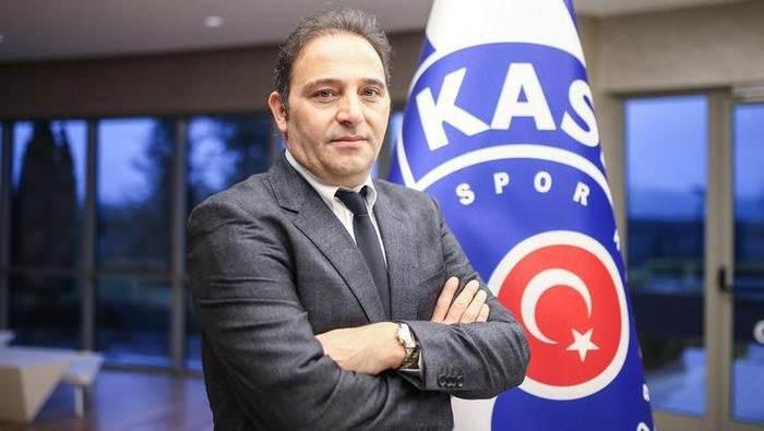 <p>Kasımpaşa | Yeniden Fuat Çapa<br />
<br />
Geçen sezon Kasımpaşa ile iyi bir performans gösteren ve sezon başı Ankaragücü ile çalışmaya başlayan Fuat Çapa, 10.haftadan sonra yeniden Kasımpaşa ile anlaştı.</p>
