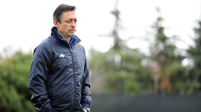 <p>Denizlispor | Kenan Atik teknik direktör oldu ama tutunamadı</p>
<p>Başakşehir ile oynanan ve 3-3 biten maçın ardından teknik adam olarak yola devam edileceği açıklanan Kenan Atik, sadece 3 hafta görev yapıp ayrıldı.</p>