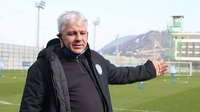 <p>Ç.Rizespor | Sumudica Rizespor'da 7 hafta çalıştı</p>
<p>Tomas'ın ayrılmasından sonra Ç.Rizespor 22.haftadan itibaren Marius Sumudica ile anlaştı. Rumen teknik adam istediği performansı gösteremeyince 7 maç sonunda görevinden ayrıldı.</p>