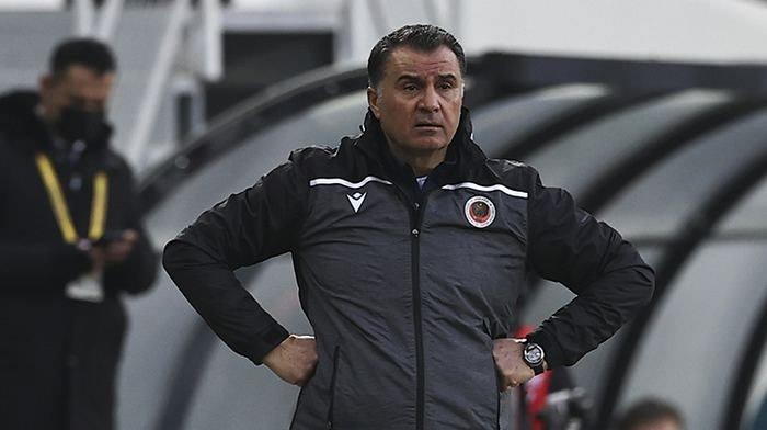 <p>G.Birliği | Mustafa Kaplan devam edemedi</p>
<p>Mustafa Kaplan 14 hafta görev yaptığı Başkent temsilcisinden Antalyaspor mücadelesinin ardından ayrıldı.</p>