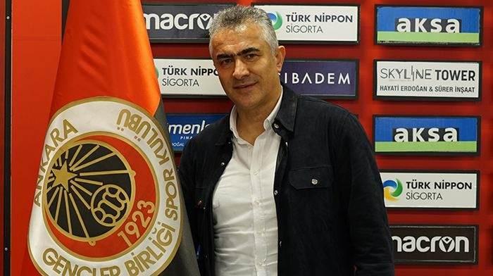 <p>G.Birliği | Mehmet Altıparmak 6 maç görev yaptı</p>
<p>Sezona Kasımpaşa ile başlayan ancak yollarını ayıran Mehmet Altıparmak, oyunculuk döneminde formasını giydiği Gençlerbirliği ile anlaştı. 2021 yılı Şubat ayı başında göreve gelen Altıparmak, 6 lig maçında görev yaptı ve hiç galip gelemedi. 9 Mart 2021 itibariyle görevinden ayrıldı.</p>