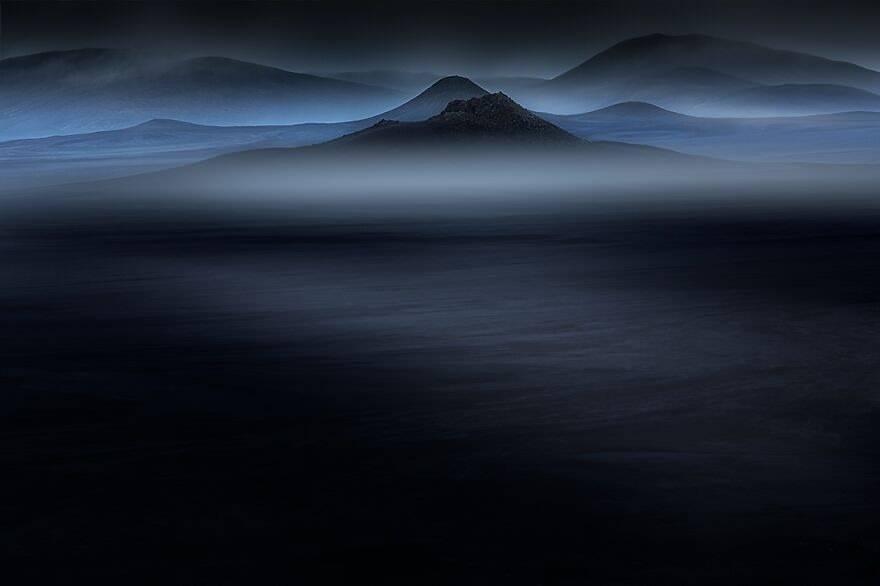 <p>Highlands'deki siyah kum çölünün özel bir görüntüsü.</p>

<p> </p>
